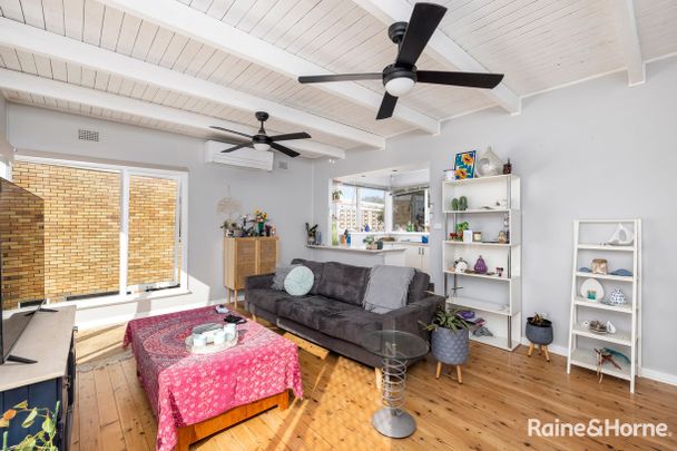 2 bedroom house including water and electricity!! - Photo 1
