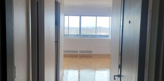 Studio chauffé, eau chaude, poêle, frigo - Photo 2