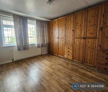 4 bedroom semi-detached house to rent - Photo 3