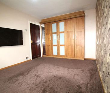 4 bedroom flat to rent - Photo 6