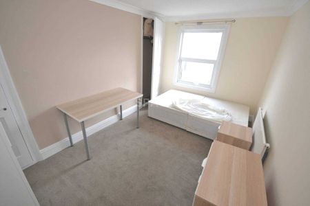 Price £3,600 pcm - Available 01/07/2026 - Furnished - Photo 4