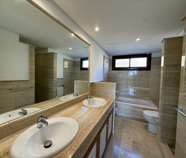 Townhouse in Benahavís - Photo 5