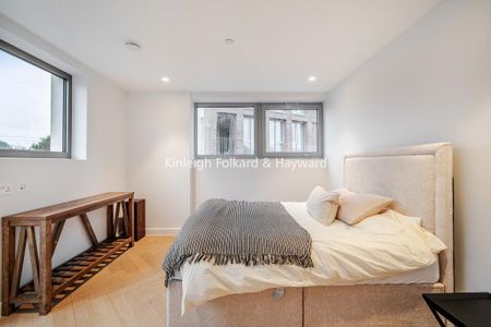 3 bedroom flat to rent - Photo 4