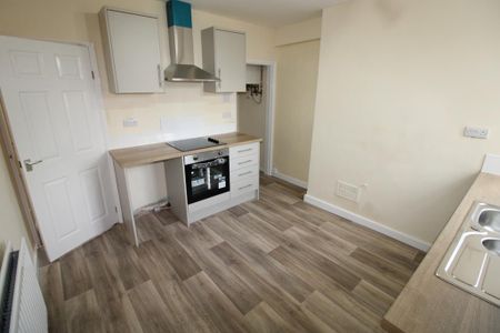 2 bedroom semi-detached house to rent - Photo 4