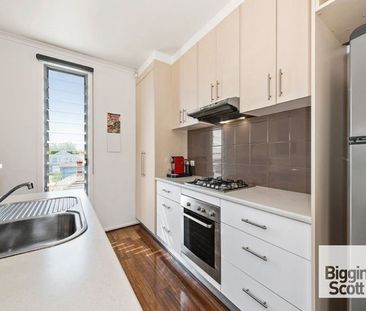 Sleek & Stylish Three-Story Living in the Heart of Richmond - Photo 1