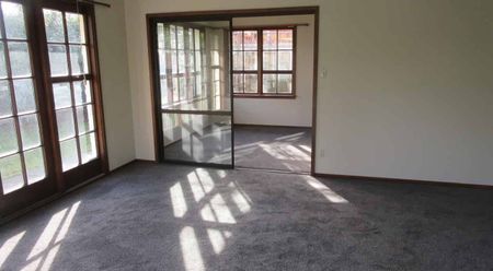 Riccarton - 3 Bedroom, 2 heat pumps, Large Double garage - Photo 5