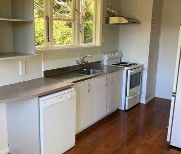Tidy Three-bedroom Home Back Off The Road - Photo 3