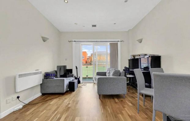 3 bedroom flat to rent - Photo 1