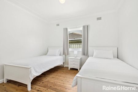 LEASED BY RAINE & HORNE KIAMA - Photo 2