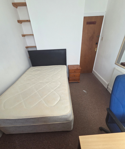 5 Bed Student Accommodation - Photo 4