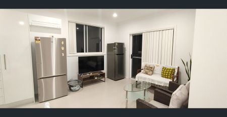 Modern 2 bedroom granny flat, fully furnished, gas/internet/water bills included, ready to move in! - Photo 2