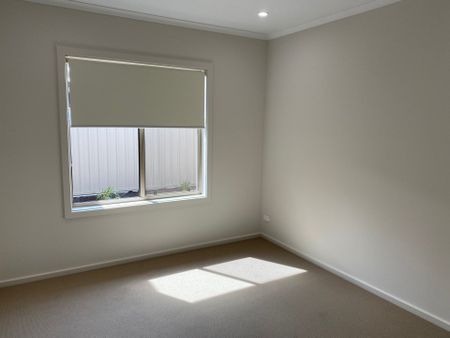 Modern 3 Bedroom Property in Angle Vale - Photo 2