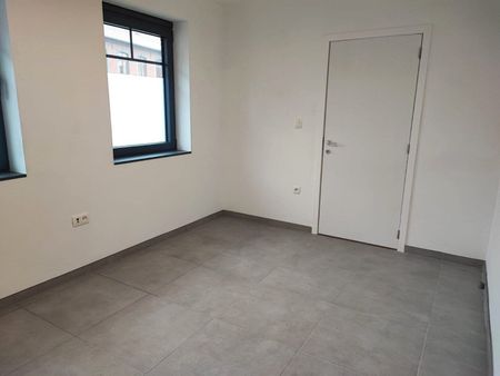 Leuk en modern gelijkvloers appartement met 3 slpks en tuin gelegen te Olmen centrum ! - Photo 2
