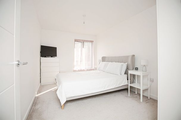 Syresham Gardens, Haywards Heath - Photo 1