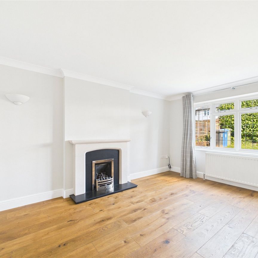4 bedroom House in High Road, Maidenhead - Photo 1