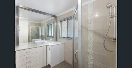 Spacious & Stylish Home in the Heart of Rochedale South - Photo 2