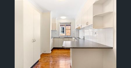 Character-Filled Art Deco Apartment with Oversized Study Space - Photo 3