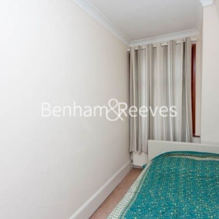 3 Bedroom flat to rent in Frognal Lane, Hampstead, NW3 - Photo 1