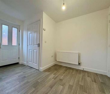 Longacres, Brackla, Bridgend, CF31 - Photo 3