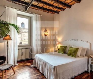 Trastevere: Furnished, modern and renovated 2 bedroom, 2 bath, living, high ceilings and parquet floors. Bright, original wooden ceilings, near shops and services. Ref 1361 - Foto 5