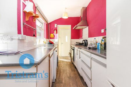 4 bed Mid Terraced House for Rent - Photo 3
