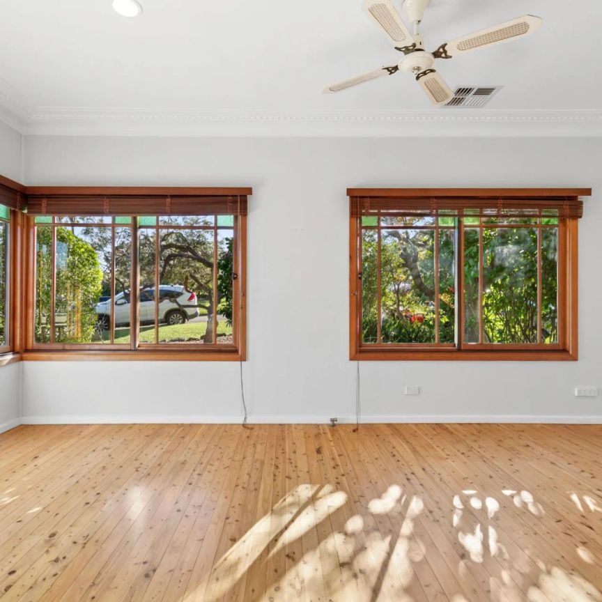 Spacious Family Entertainer with Cottage Charm and Premium Comfort - Photo 1