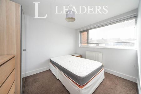 1 bedroom in a house share to rent - Photo 2