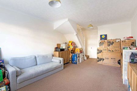 Delightful two bedroom end of terrace house situated between Harpenden and Wheathampstead - Photo 2