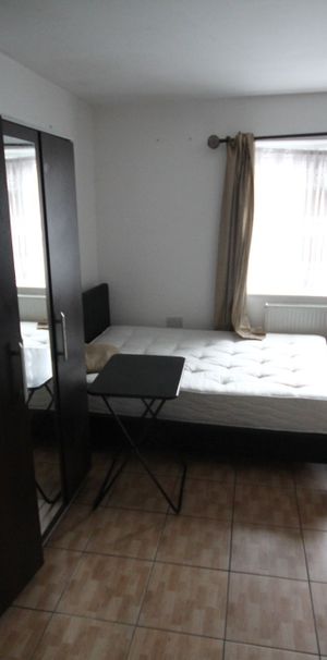 Collingwood Road, Uxbridge, UB8 - Photo 1