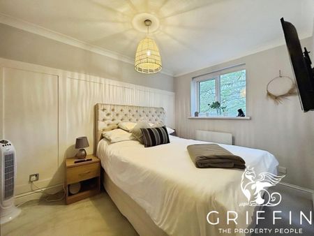 Woodstock Crescent, Laindon, Basildon, SS15 - Photo 5