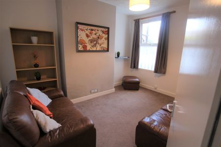 4 Bedroom Mid Terraced House, Chester - Photo 4