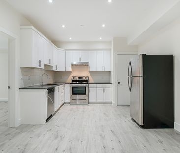Beautiful One Bedroom Suite in White Rock - Photo 2