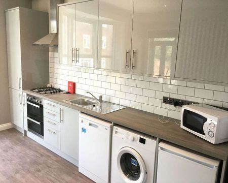 Joyful House Share in Brighton Room 5 - Photo 5