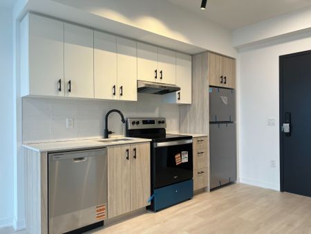 For Lease - 4878 Powers Common Unit# D1004, Burlington, Ontario - Photo 4