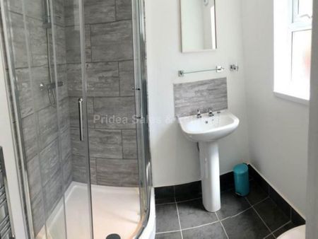 3 bedroom end of terrace house to rent - Photo 5