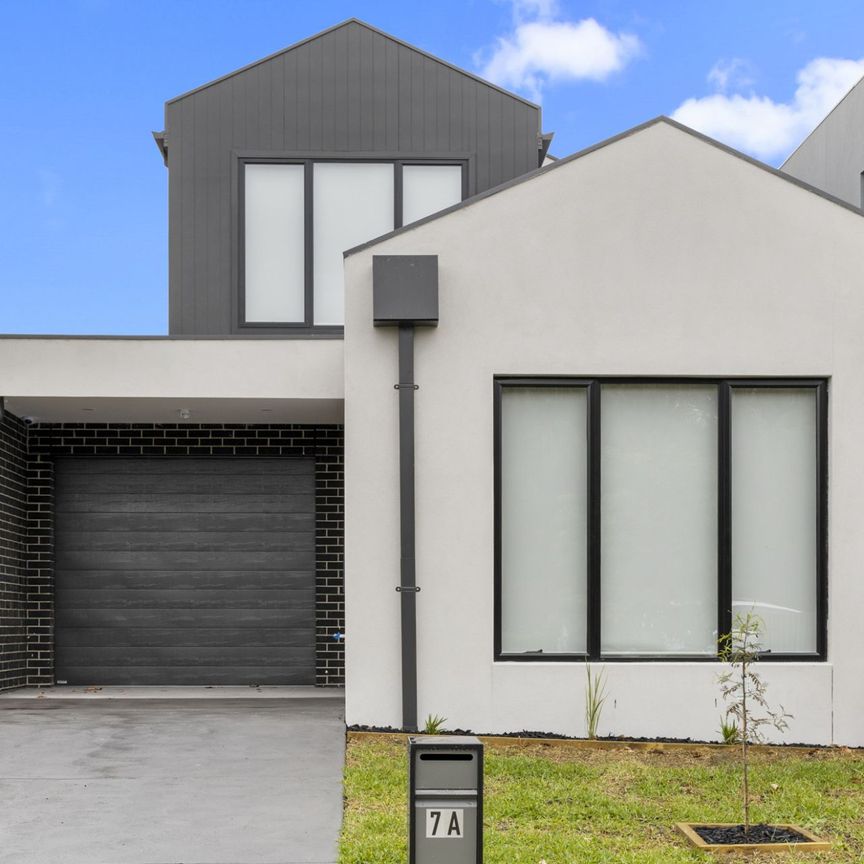 Brand new Build, 4 bedroom Home in the Heart of Altona. - Photo 1