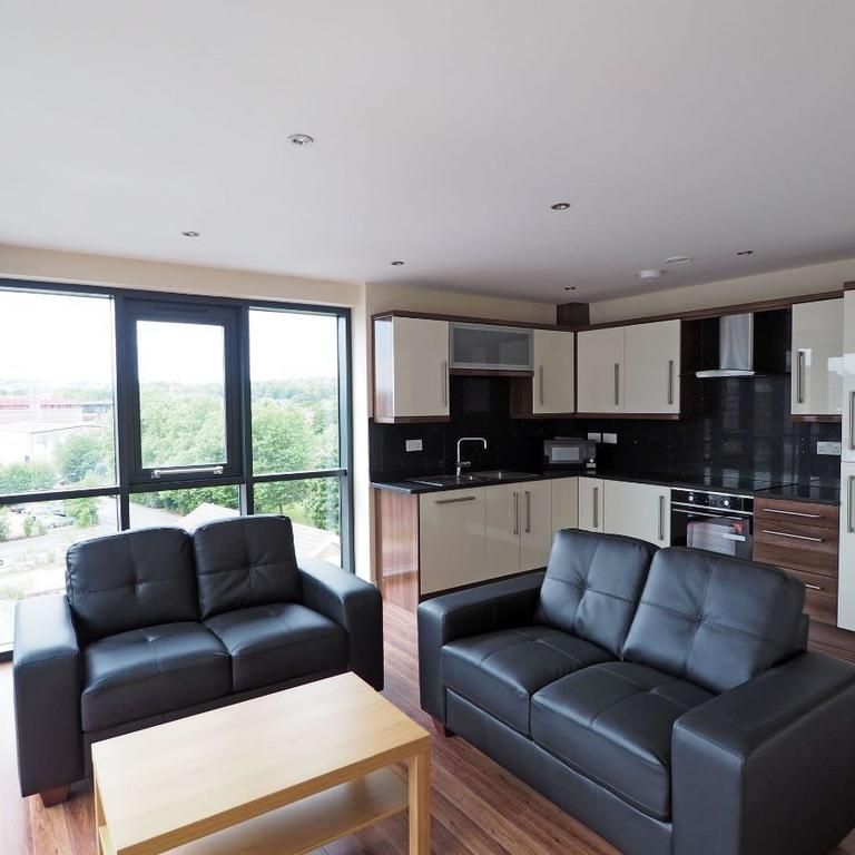 3 bedroom flat to rent - Photo 1