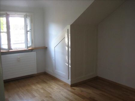 Appartement mansardé avec beaucoup de charme - Photo 2