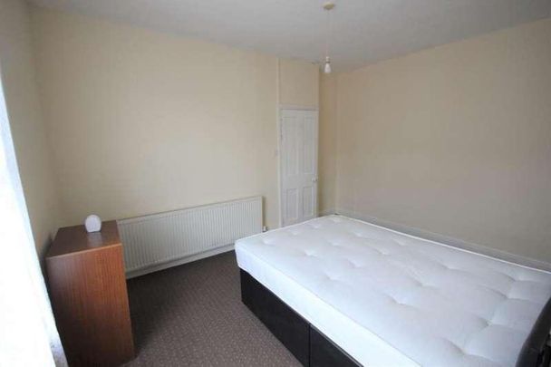 Woodview Place Woodview Place, Leeds, LS11 - Photo 1