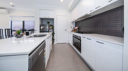 Spacious & Stylish Home! - Photo 3