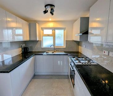 4 bedroom detached house to rent - Photo 6