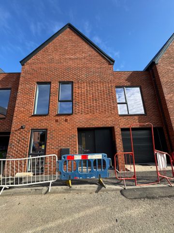 Red Hand Close, Burton upon Trent, Staffordshire, DE14 1FB - Photo 5