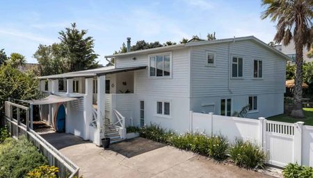 Large Family Home In Manly - Photo 3