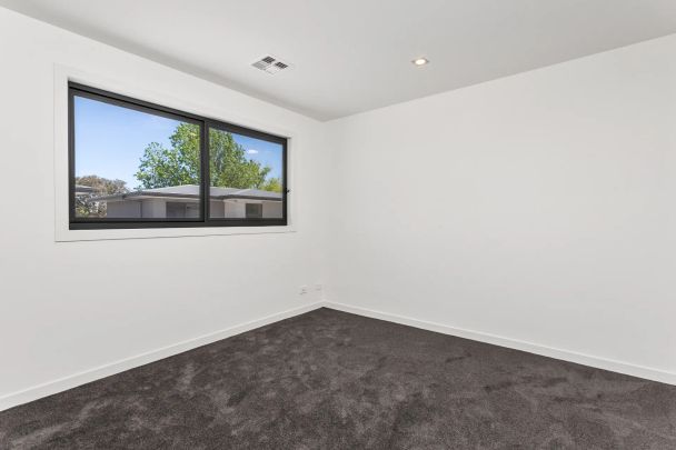 Stylish, Light-Filled Townhouse with Private Garden in Prime Inner North Location - Photo 1