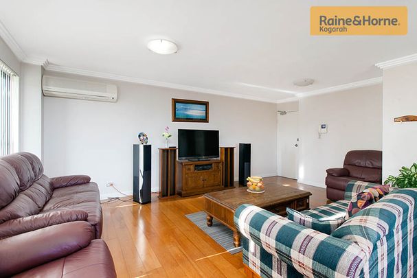 Large & Modern - Photo 1