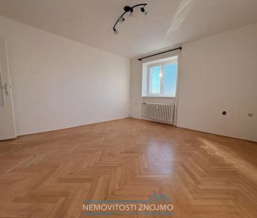 Pronájem světlého bytu 2+1 s krásným výhledem pár kroků od centra Z... - Photo 3