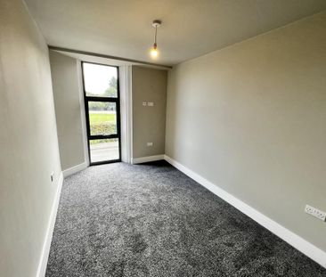 2 bedroom mews to rent - Photo 6