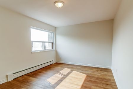 2-Bedroom - Photo 2