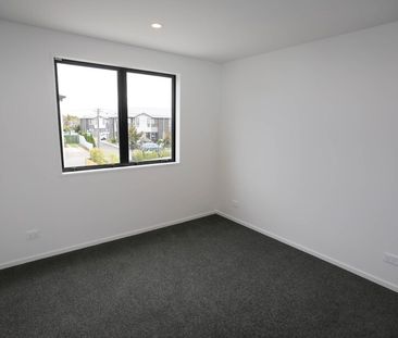 Modern and Central - Photo 3