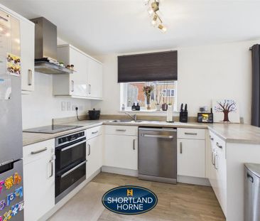4 bedroom detached house to rent - Photo 3